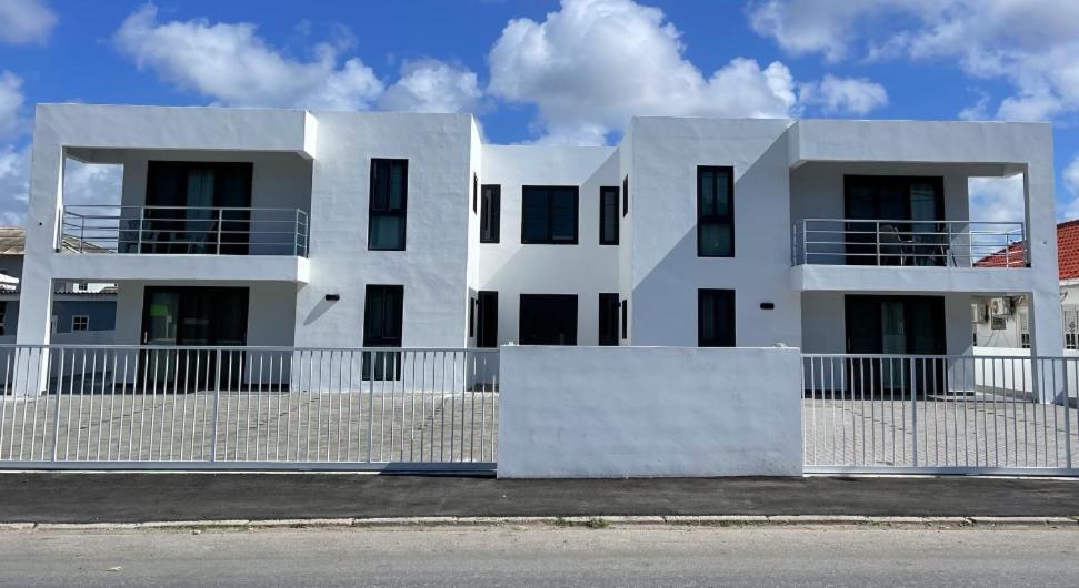Ferienwohnung Whitehouse Boulevard, Close To Mambo Beach And City Centre Willemstad Exterior foto