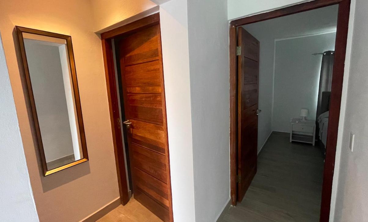 Ferienwohnung Whitehouse Boulevard, Close To Mambo Beach And City Centre Willemstad Exterior foto