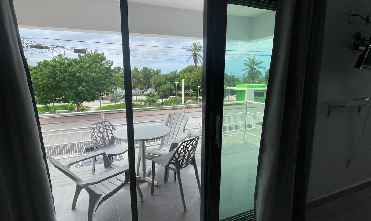 Ferienwohnung Whitehouse Boulevard, Close To Mambo Beach And City Centre Willemstad Exterior foto