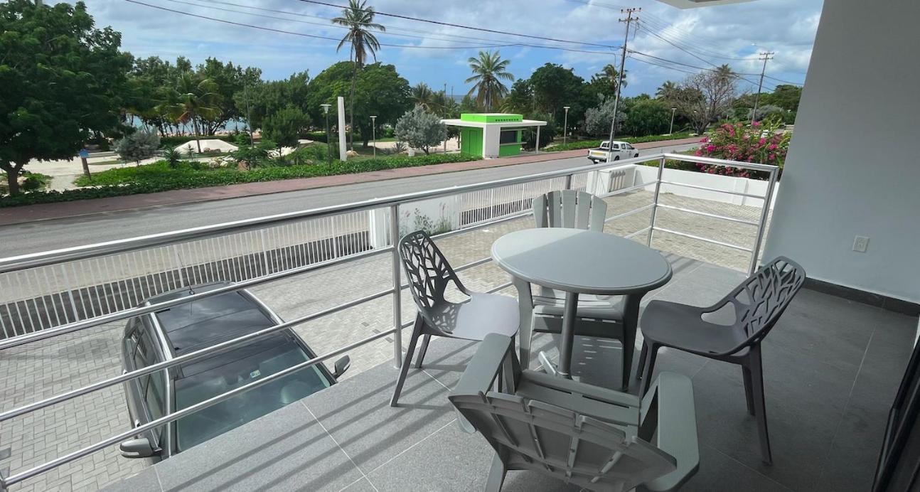 Ferienwohnung Whitehouse Boulevard, Close To Mambo Beach And City Centre Willemstad Exterior foto